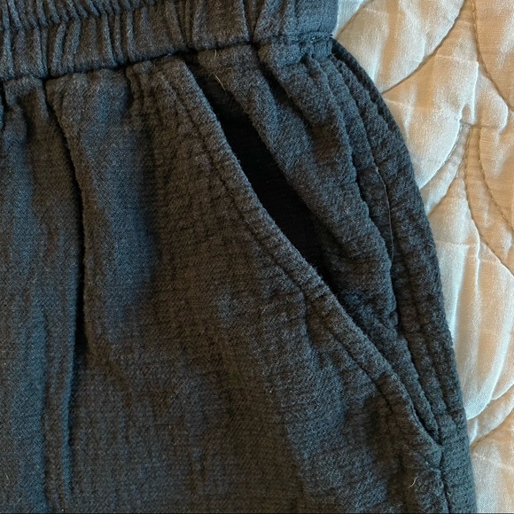 Aritzia | Wilfred | Bertaud Shorts — Black | Size XS - Picture 5 of 15
